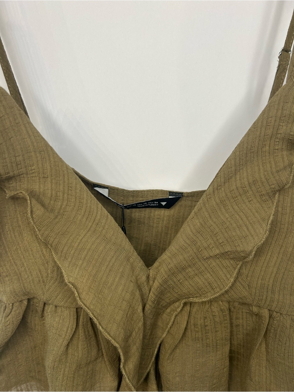 *NWT* Zara Women’s Green Cropped, Sleeveless V Neck Ruffle Top, Size XS - Picture 5 of 12